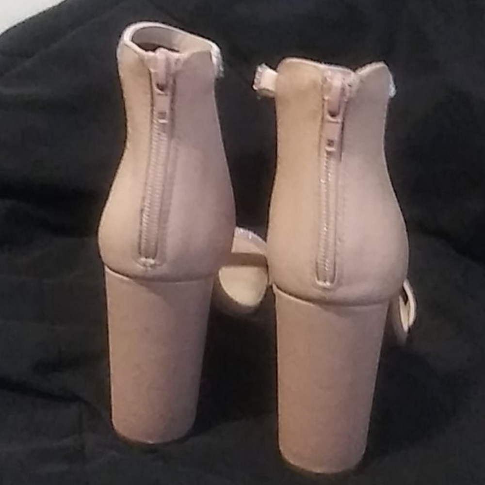 Heels - Picture 2 of 5